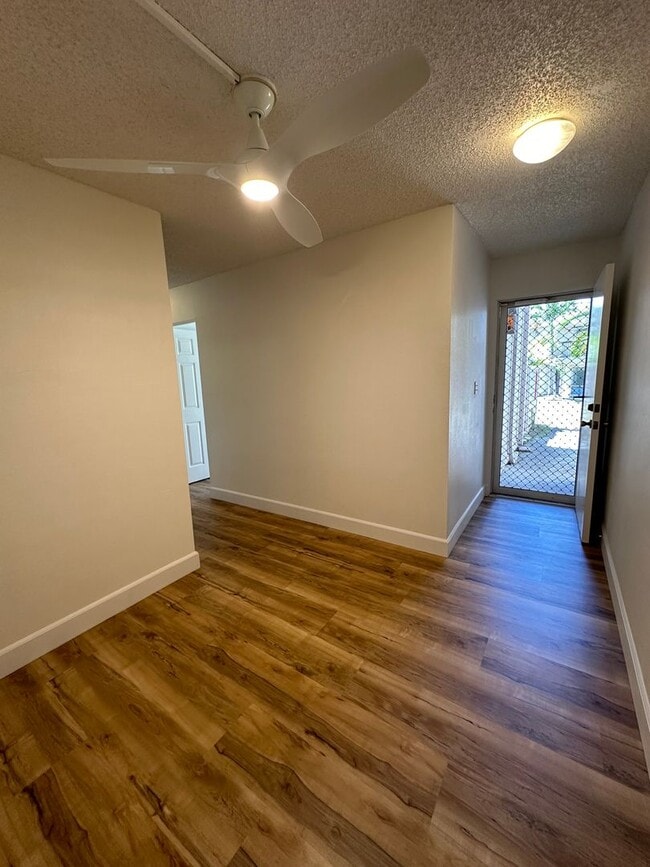 Building Photo - Spacious, Fully Renovated, 3 bedroom 2 bat...
