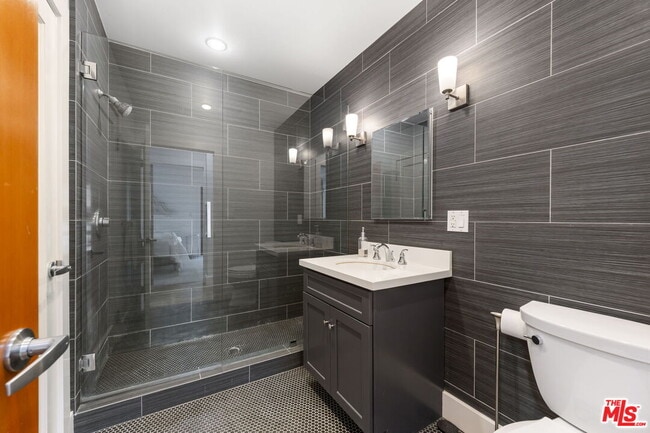 Building Photo - 2601 Nichols Canyon Rd