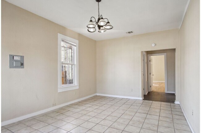 Building Photo - 1518 Burnet St