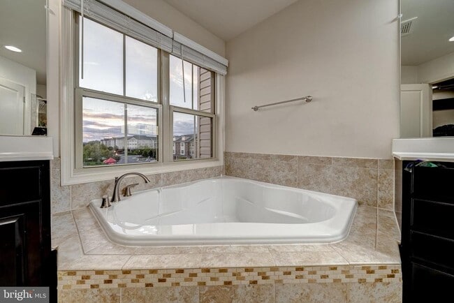 Building Photo - 23697 Sailfish Square