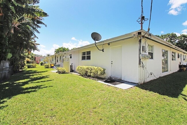 Building Photo - 630 Prosperity Farms Rd