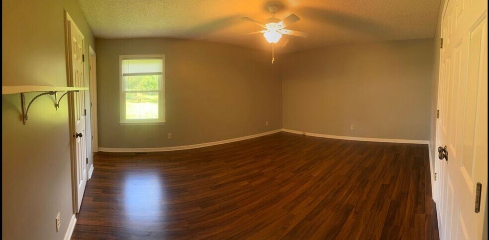 Building Photo - 806 Lois Ln