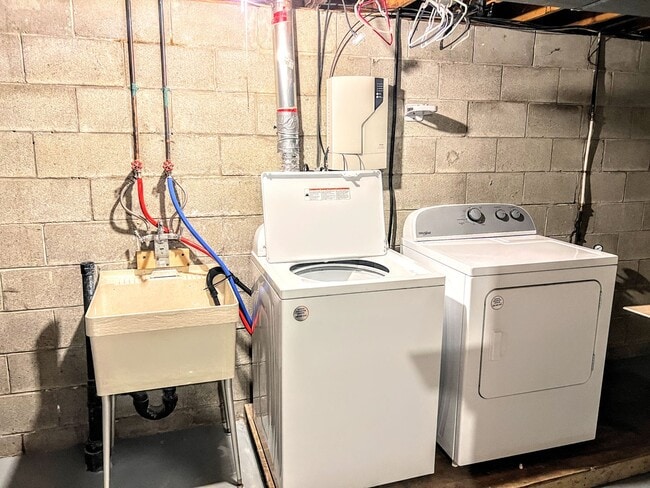 Building Photo - Spacious 3BR w/ Garage & Central AC – Near Pittsburgh Airport