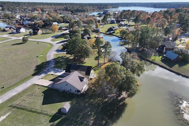 Building Photo - 14 Wildwood Lake Dr