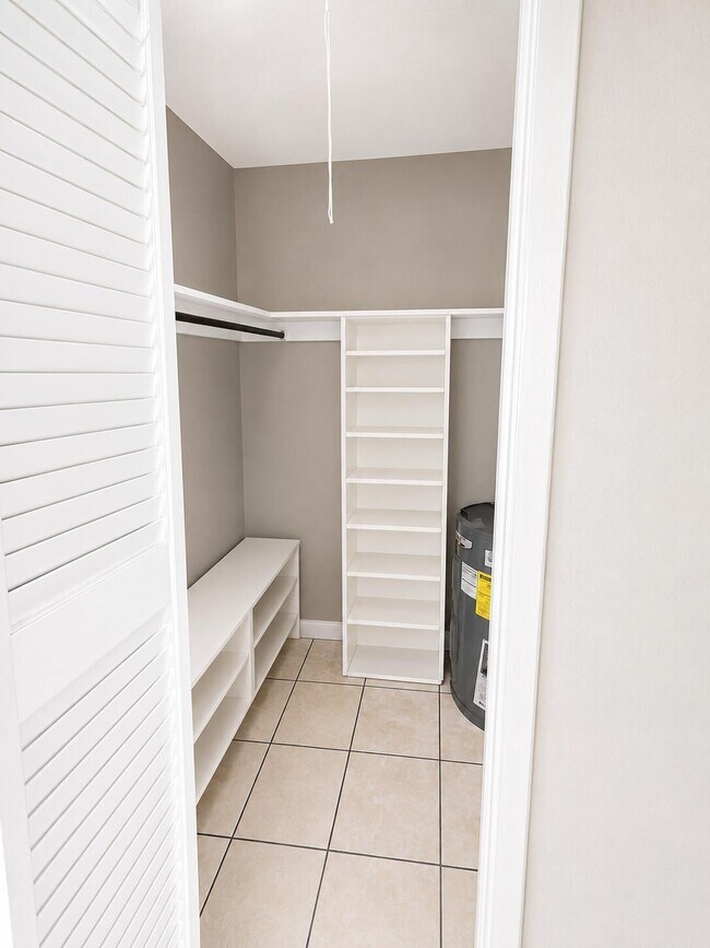 Building Photo - 1814 E Oakland Park Blvd