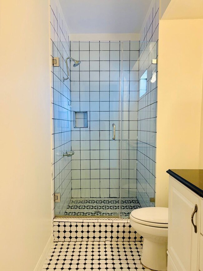 Building Photo - 2130 W 29th Pl