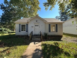 Building Photo - 2 bed home!
