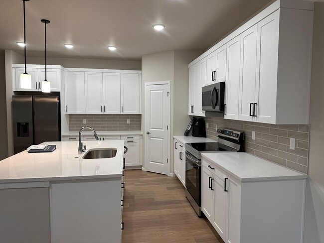 Building Photo - Beautiful Spanaway Home! Apply Today