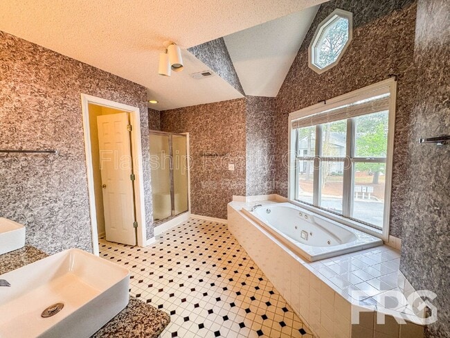 Building Photo - 3306 Mulberry Ln