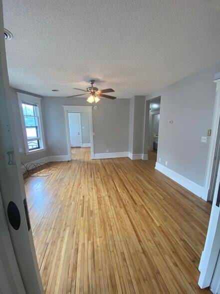 Building Photo - 3228 3rd Ave S