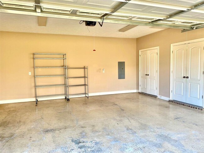 Building Photo - 704 Briarcliff Pl