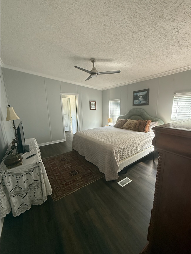 Building Photo - Updated Country Home – 3 Bed, 2 Bath – 2,500 Sq Ft with Fenced Yard & Spacious Porches