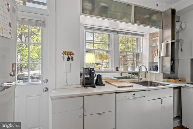 Building Photo - 1647 34th St NW