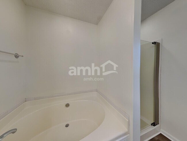 Building Photo - 1703 Hunterwoods Dr