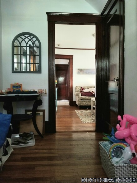 Building Photo - 55 Etna St