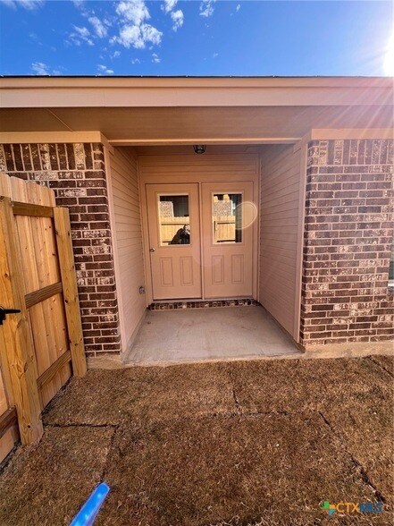 Building Photo - 1614 Risen Star Ln