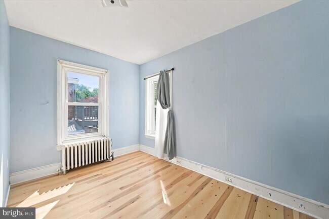 Building Photo - 204 Ripka St