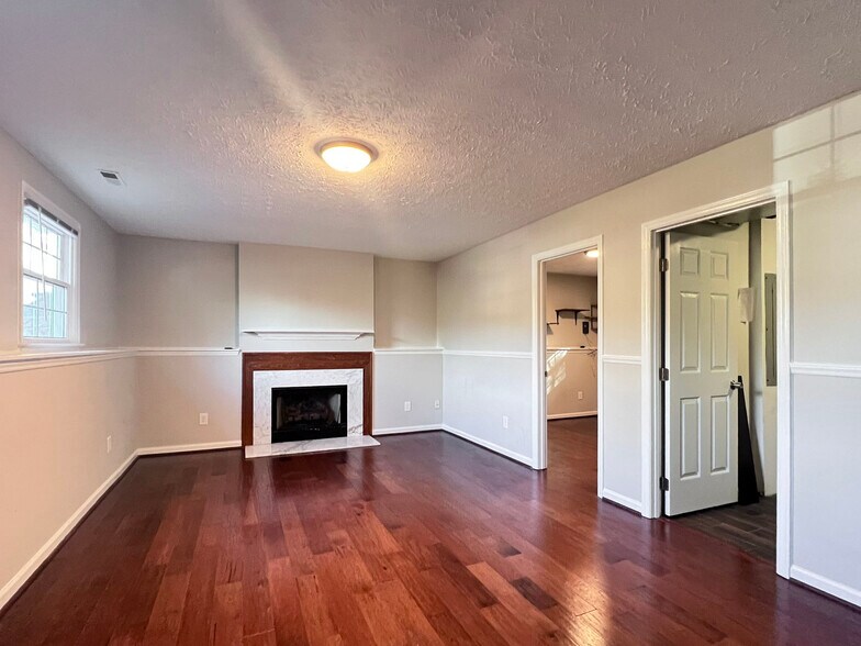 Building Photo - 109 Carmel Woods Ct