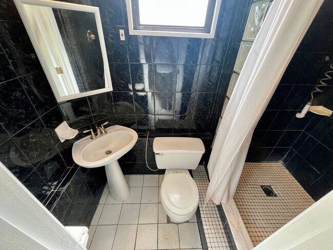 Building Photo - Cute home in Euclid Manor for rent