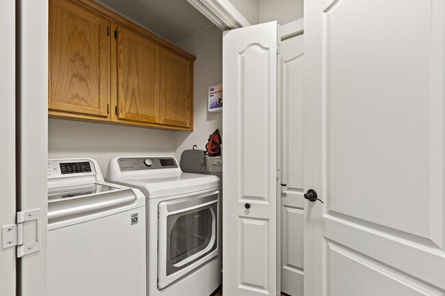 Building Photo - 753 SE Boysen Ln