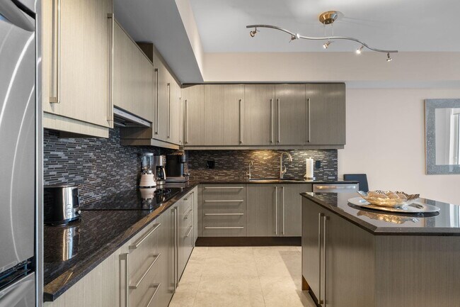 Building Photo - 333 Las Olas Way