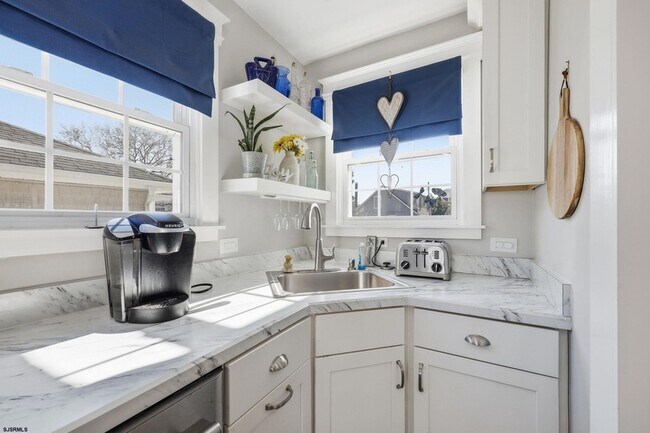 Building Photo - 115 N Sumner Ave