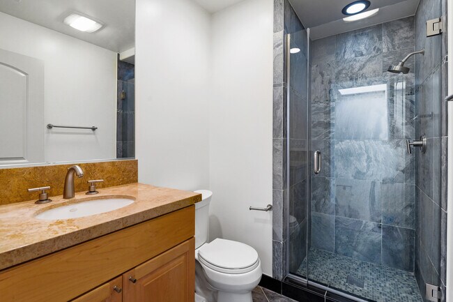 Building Photo - 985 N Michillinda Ave