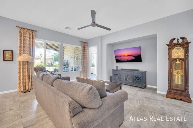 Building Photo - 16961 W Holly St