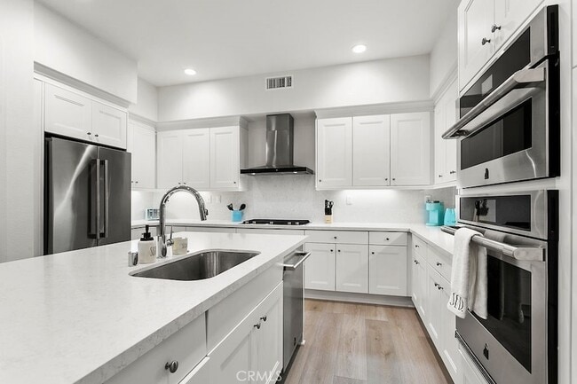 Building Photo - 3440 Doheny Way