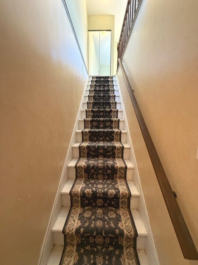 Building Photo - 380 Pierce Ct