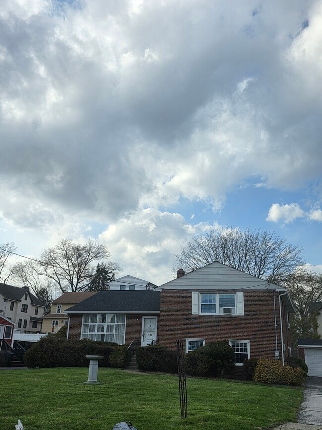 Building Photo - 20 W Marthart Ave