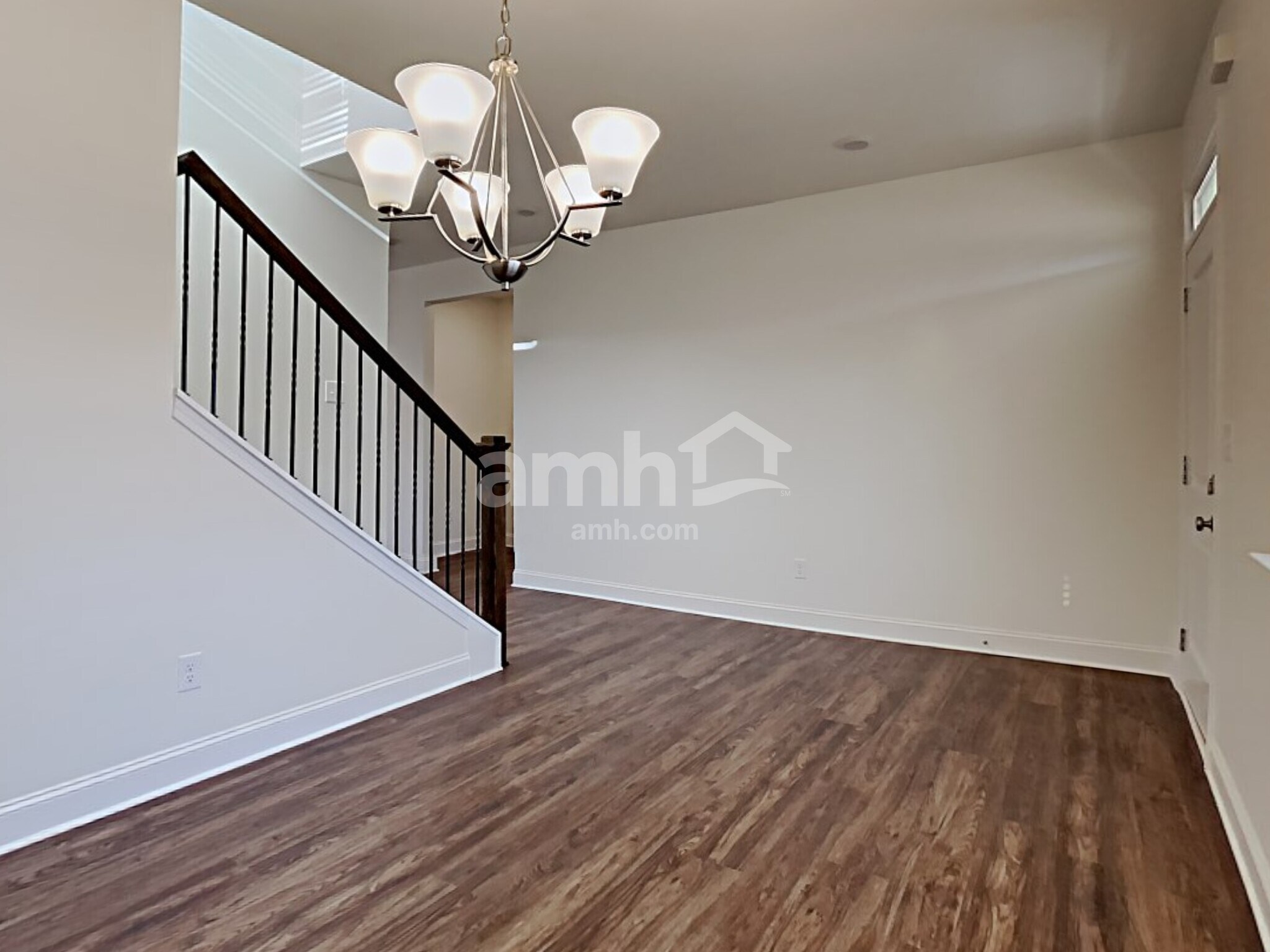 Building Photo - 5175 Valley Dr