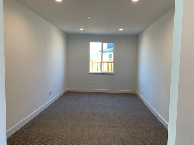Building Photo - Home In Tracy Hills - Tenant occupied DO N...