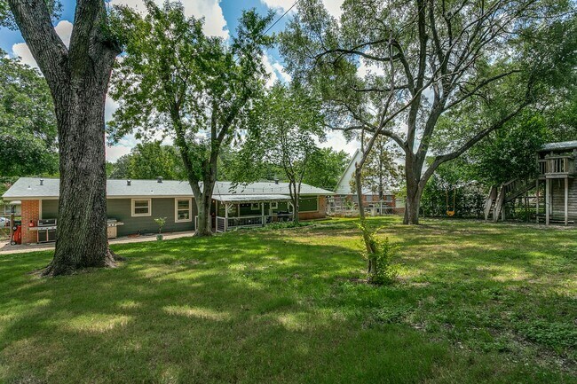 Building Photo - RENOVATED 3-BEDROOM IN NORTHWOOD
