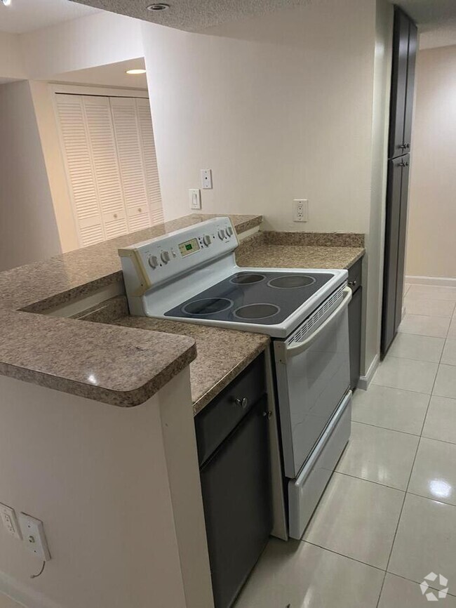 Building Photo - 4541-10 2bedroom/2bath in gated community