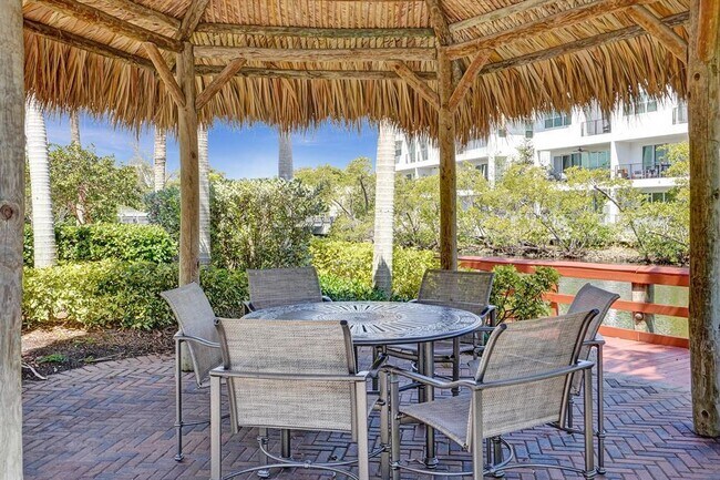 Building Photo - 2609 NE 14th Ave