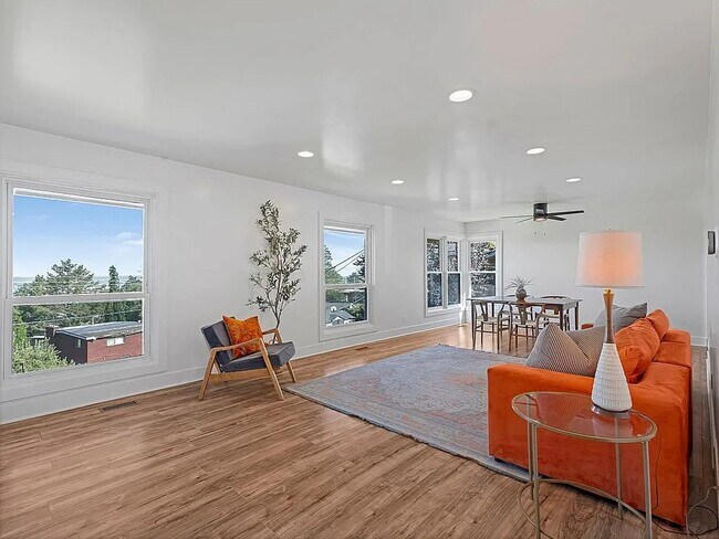 Building Photo - Updated Home in North Salt Lake with Great Views!