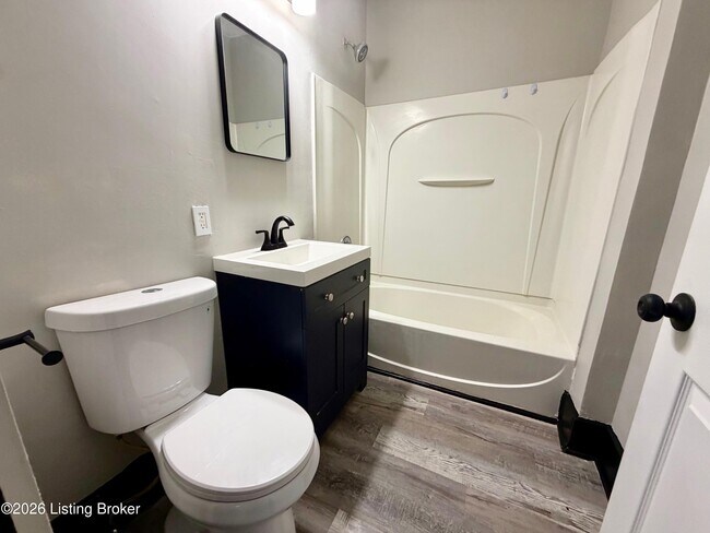 Building Photo - 1545 Catalpa St