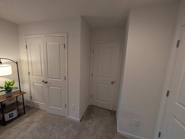 Building Photo - Room in Townhome on Sullins Rd