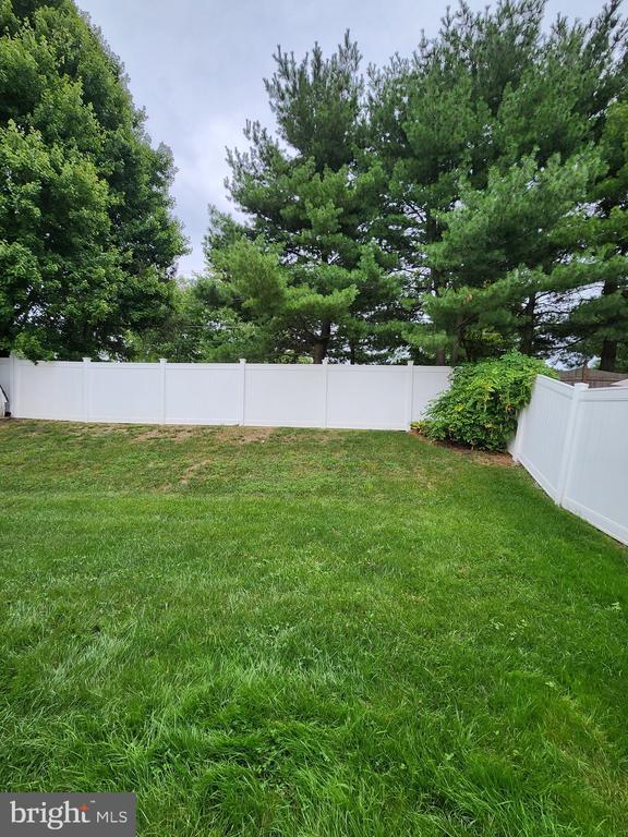 Building Photo - 12 Pondview Ct