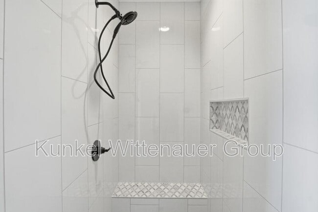Building Photo - 837 Bushwood Way