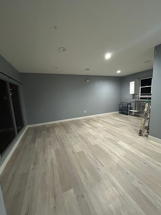 Building Photo - Office/Retail unit on Gaffey Available