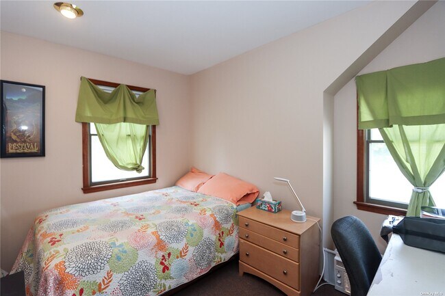 Building Photo - 17 Dawes Ave