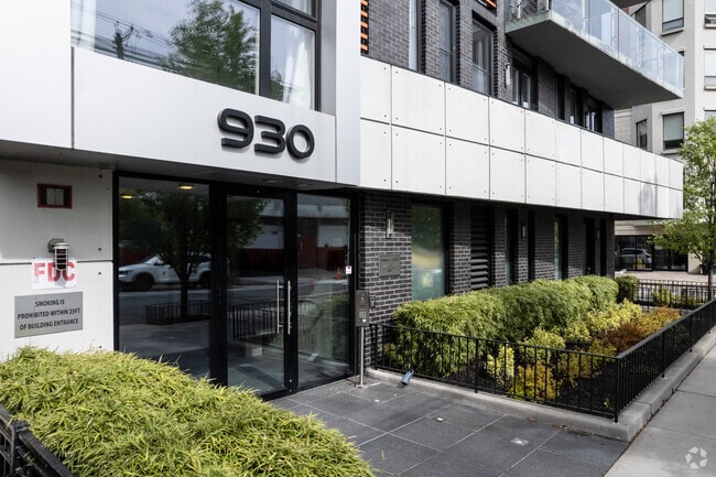 Entrance - Tribeca West