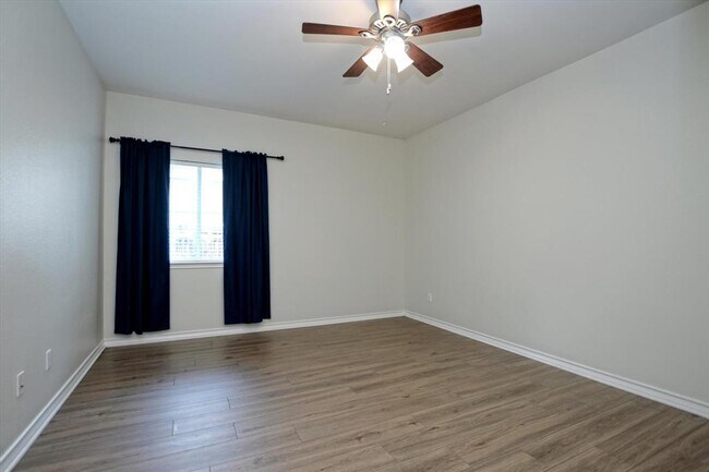 Building Photo - 16612 Barrhead Cove