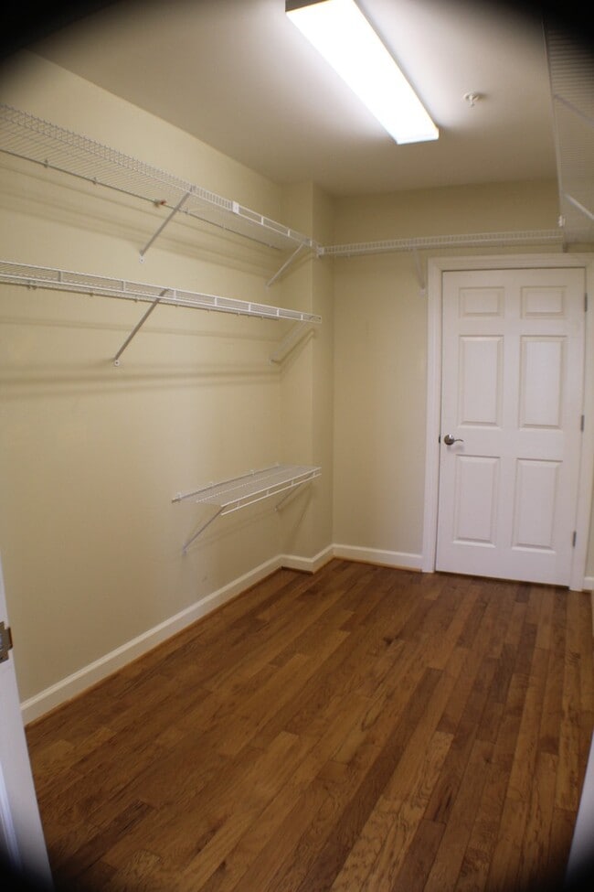 Building Photo - THE GATEWAY @ GLENMOORE