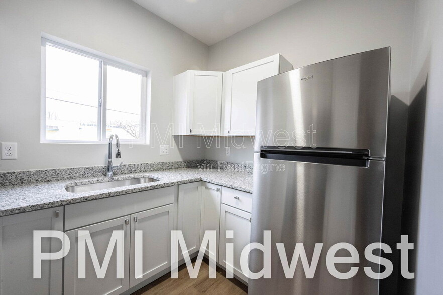 Building Photo - 2814 E Michigan St