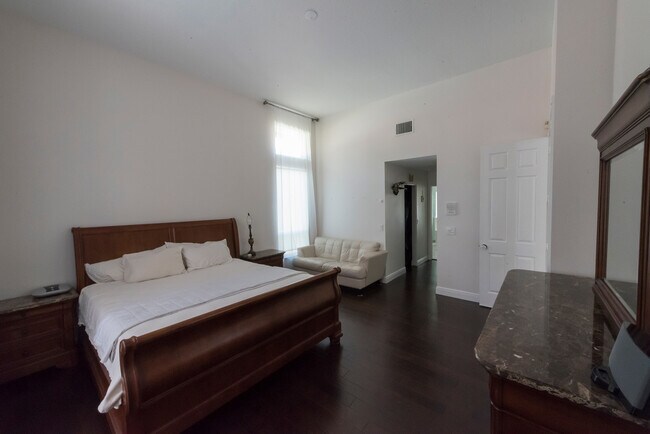 Building Photo - Live the Resort Life in Boca Raton - AVAIL...
