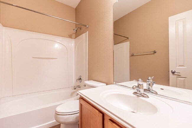 Building Photo - 648 Rooster Run