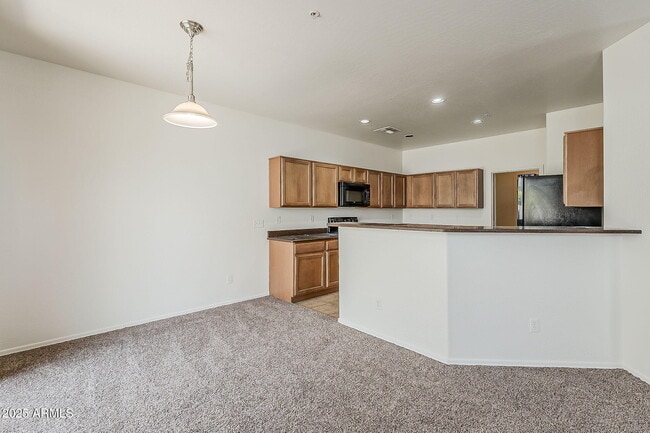 Building Photo - 3022 E Donner Dr